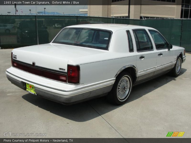 Oxford White / Blue 1993 Lincoln Town Car Signature