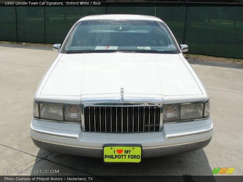 Oxford White / Blue 1993 Lincoln Town Car Signature