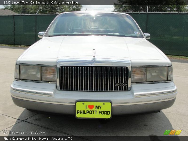 Oxford White / Blue 1993 Lincoln Town Car Signature