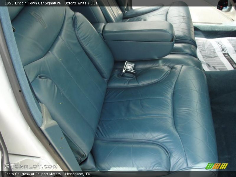 Oxford White / Blue 1993 Lincoln Town Car Signature