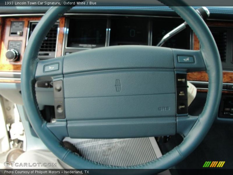 Oxford White / Blue 1993 Lincoln Town Car Signature