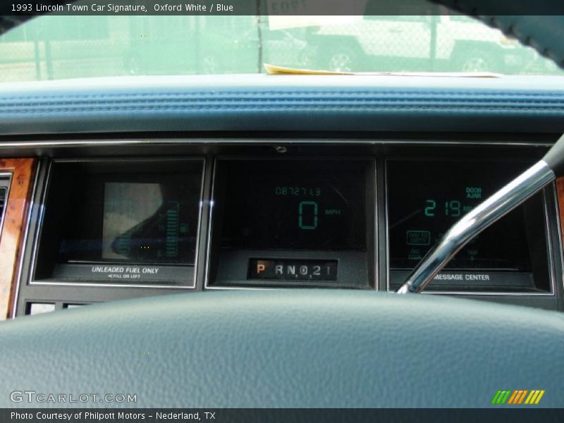 Oxford White / Blue 1993 Lincoln Town Car Signature