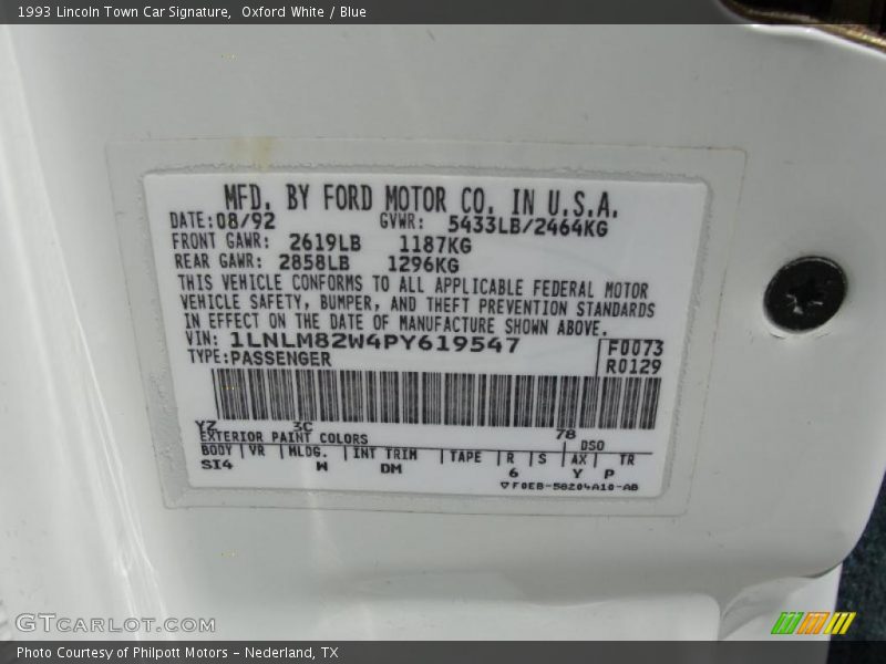 Oxford White / Blue 1993 Lincoln Town Car Signature