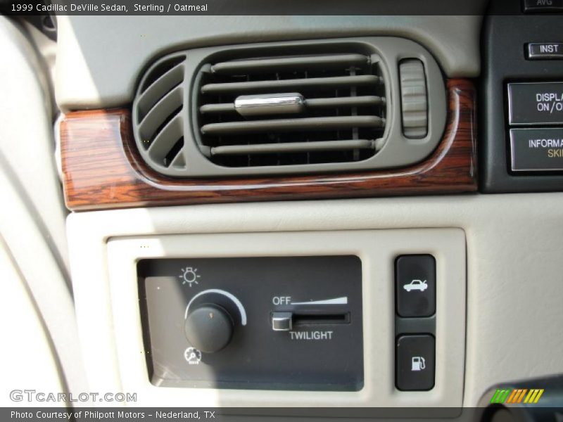 Sterling / Oatmeal 1999 Cadillac DeVille Sedan
