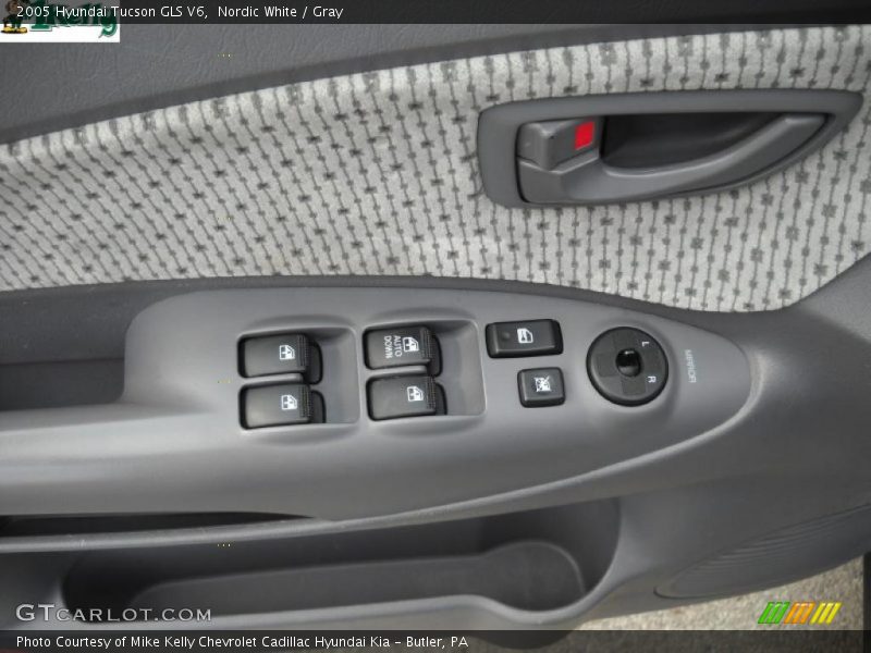 Nordic White / Gray 2005 Hyundai Tucson GLS V6