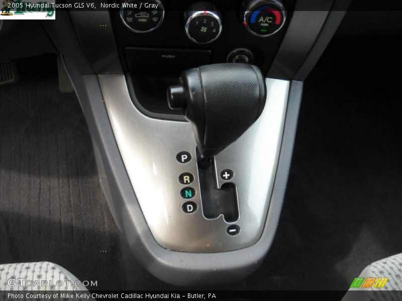 Nordic White / Gray 2005 Hyundai Tucson GLS V6