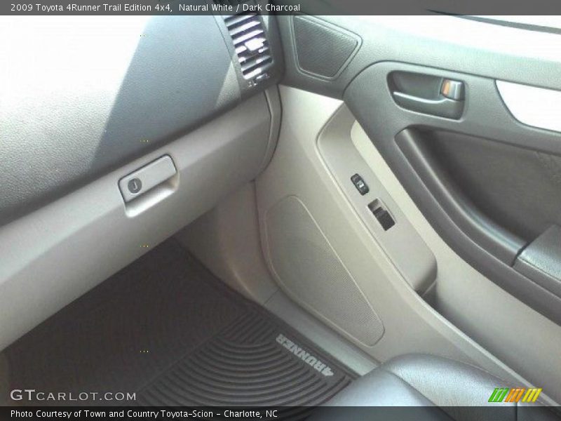 Natural White / Dark Charcoal 2009 Toyota 4Runner Trail Edition 4x4