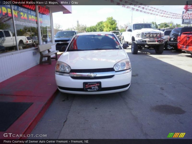 White / Gray 2005 Chevrolet Malibu Maxx LS Wagon