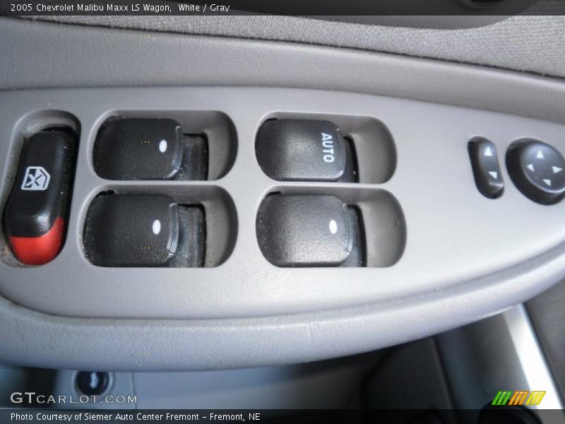 White / Gray 2005 Chevrolet Malibu Maxx LS Wagon