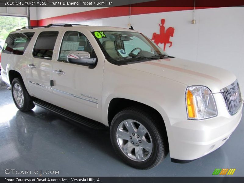 White Diamond Tricoat / Light Tan 2010 GMC Yukon XL SLT