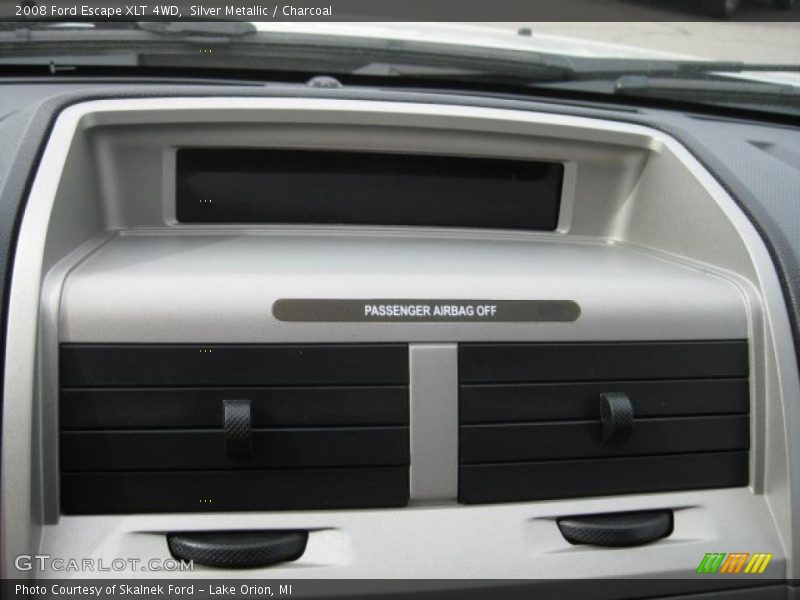 Silver Metallic / Charcoal 2008 Ford Escape XLT 4WD