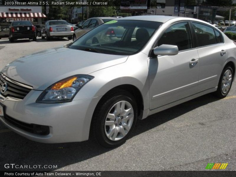 Radiant Silver Metallic / Charcoal 2009 Nissan Altima 2.5 S