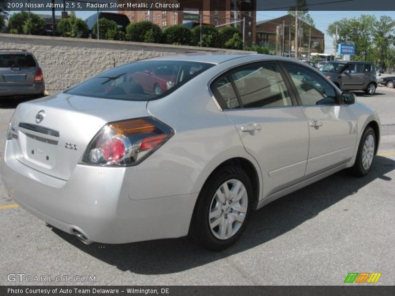 Radiant Silver Metallic / Charcoal 2009 Nissan Altima 2.5 S