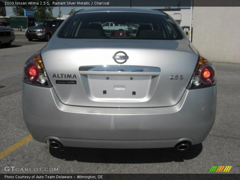 Radiant Silver Metallic / Charcoal 2009 Nissan Altima 2.5 S