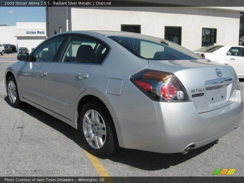 Radiant Silver Metallic / Charcoal 2009 Nissan Altima 2.5 S