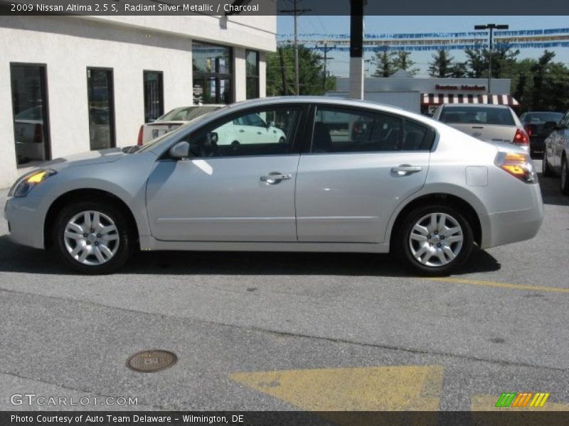 Radiant Silver Metallic / Charcoal 2009 Nissan Altima 2.5 S