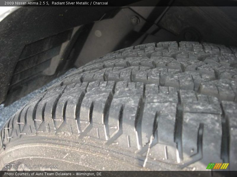 Radiant Silver Metallic / Charcoal 2009 Nissan Altima 2.5 S