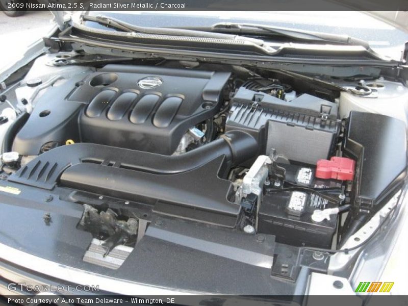 Radiant Silver Metallic / Charcoal 2009 Nissan Altima 2.5 S