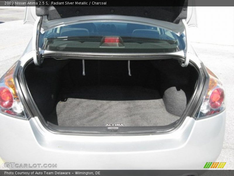 Radiant Silver Metallic / Charcoal 2009 Nissan Altima 2.5 S