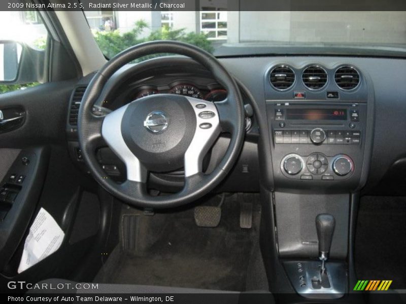 Radiant Silver Metallic / Charcoal 2009 Nissan Altima 2.5 S