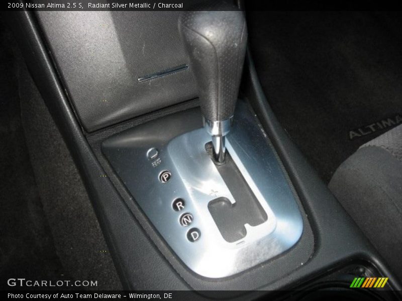 Radiant Silver Metallic / Charcoal 2009 Nissan Altima 2.5 S