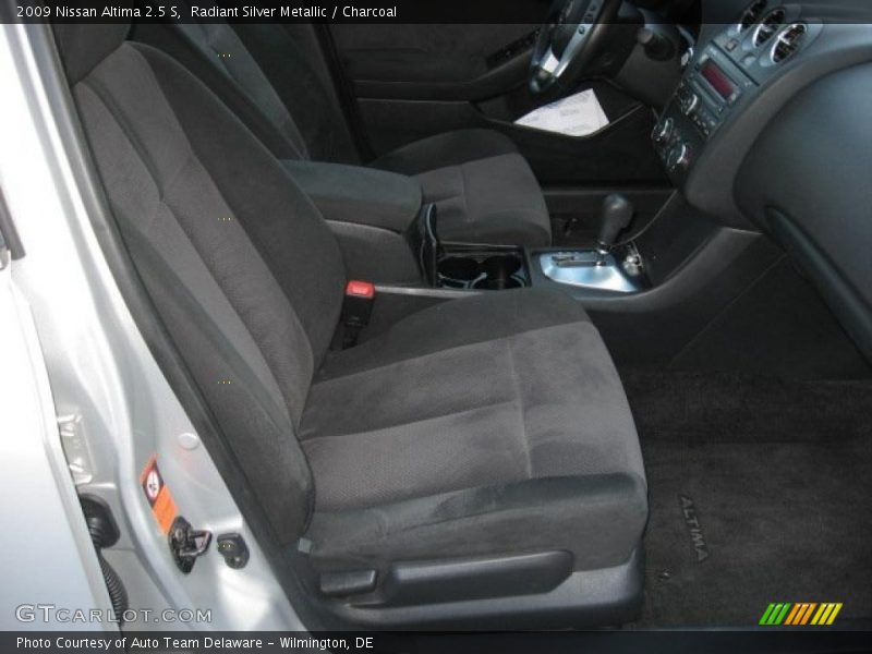 Radiant Silver Metallic / Charcoal 2009 Nissan Altima 2.5 S
