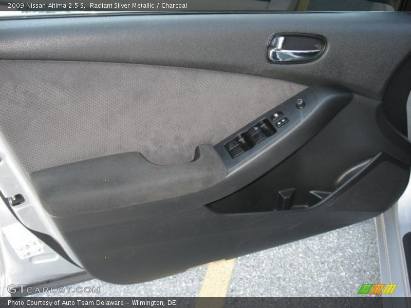Radiant Silver Metallic / Charcoal 2009 Nissan Altima 2.5 S