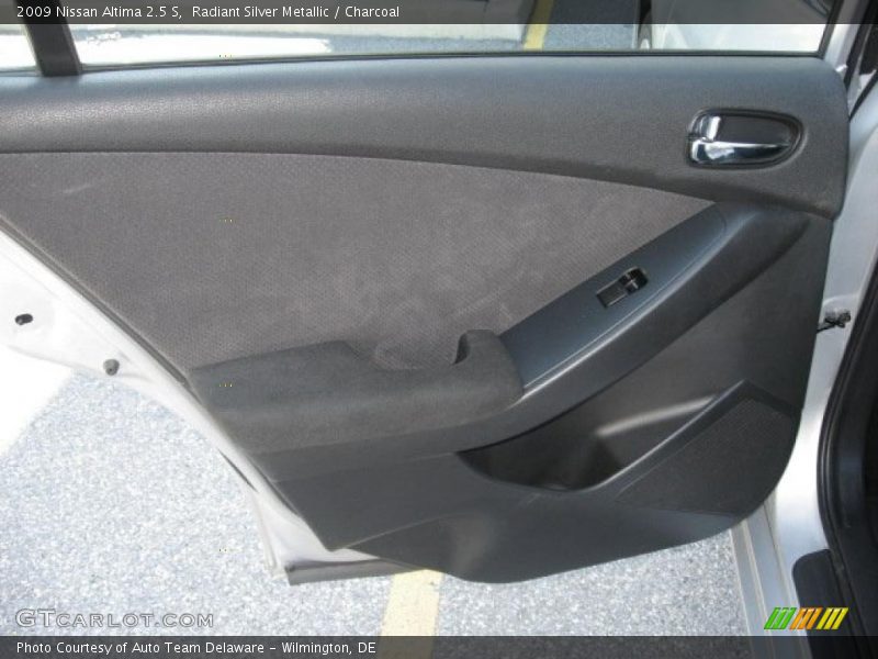 Radiant Silver Metallic / Charcoal 2009 Nissan Altima 2.5 S