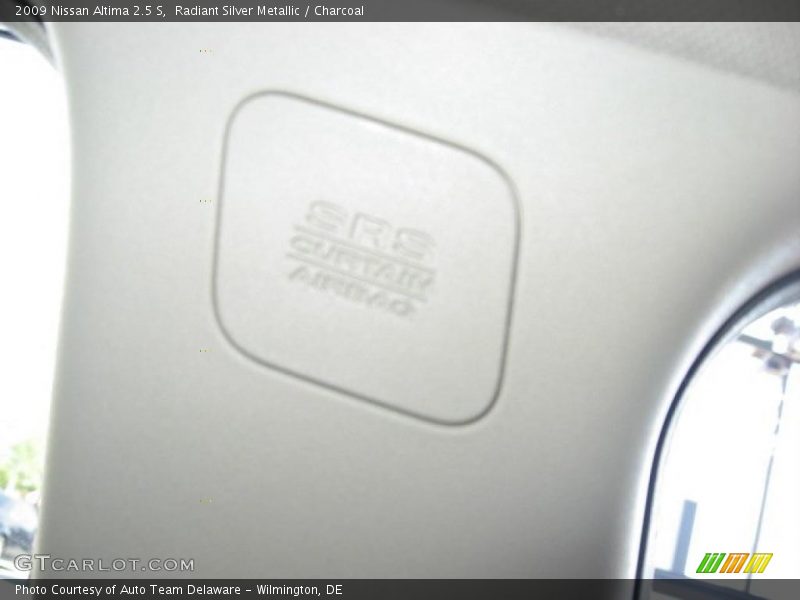 Radiant Silver Metallic / Charcoal 2009 Nissan Altima 2.5 S