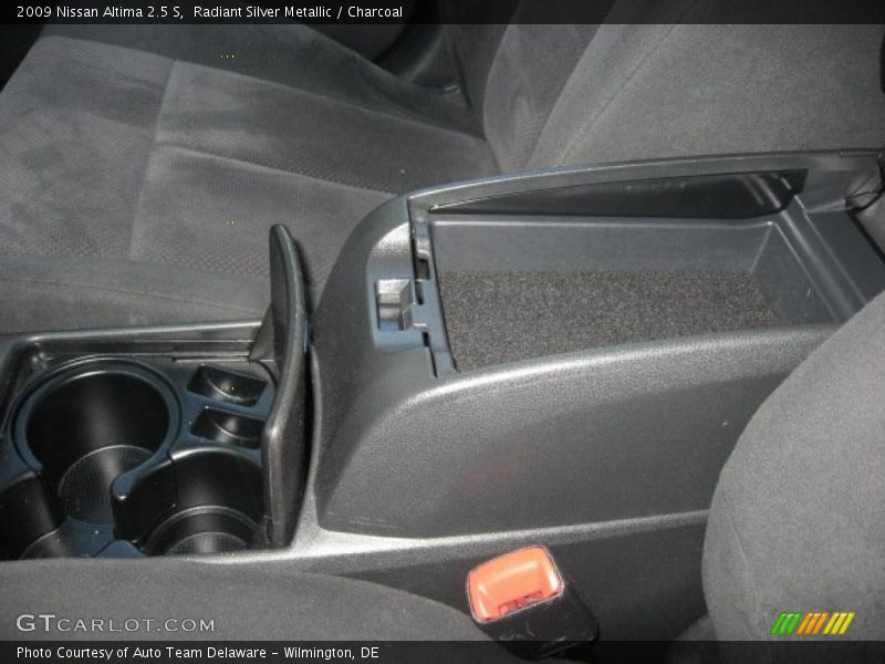 Radiant Silver Metallic / Charcoal 2009 Nissan Altima 2.5 S