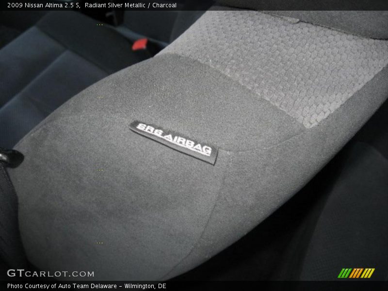 Radiant Silver Metallic / Charcoal 2009 Nissan Altima 2.5 S