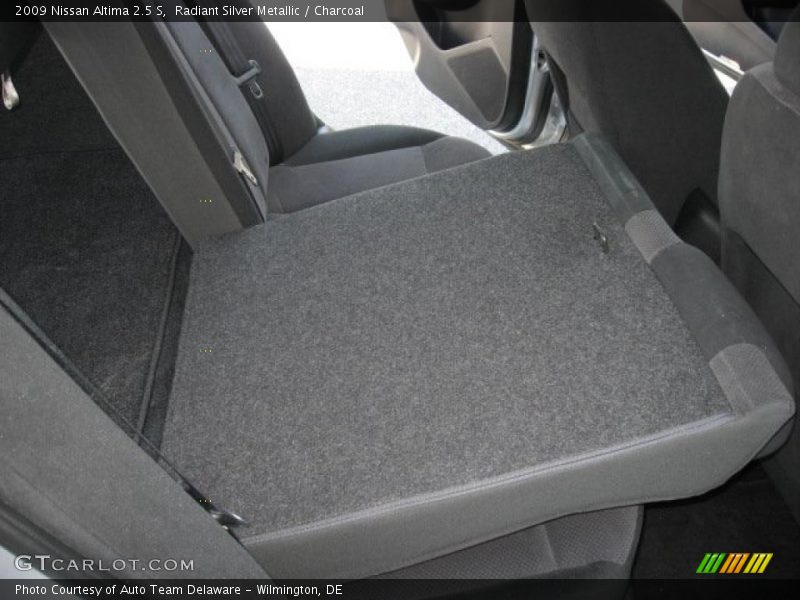 Radiant Silver Metallic / Charcoal 2009 Nissan Altima 2.5 S