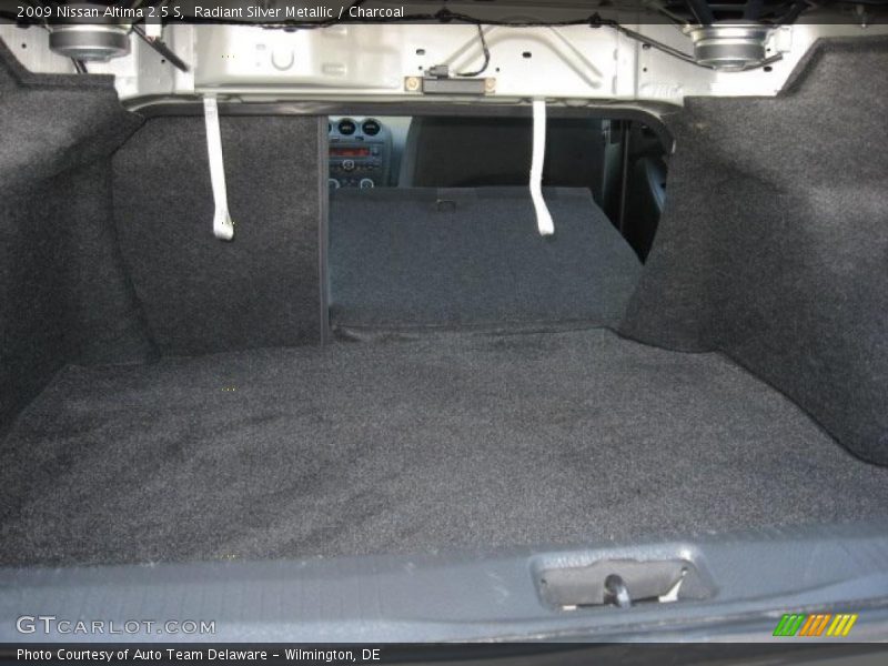 Radiant Silver Metallic / Charcoal 2009 Nissan Altima 2.5 S