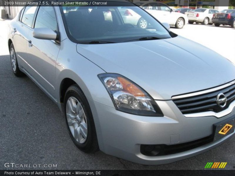 Radiant Silver Metallic / Charcoal 2009 Nissan Altima 2.5 S