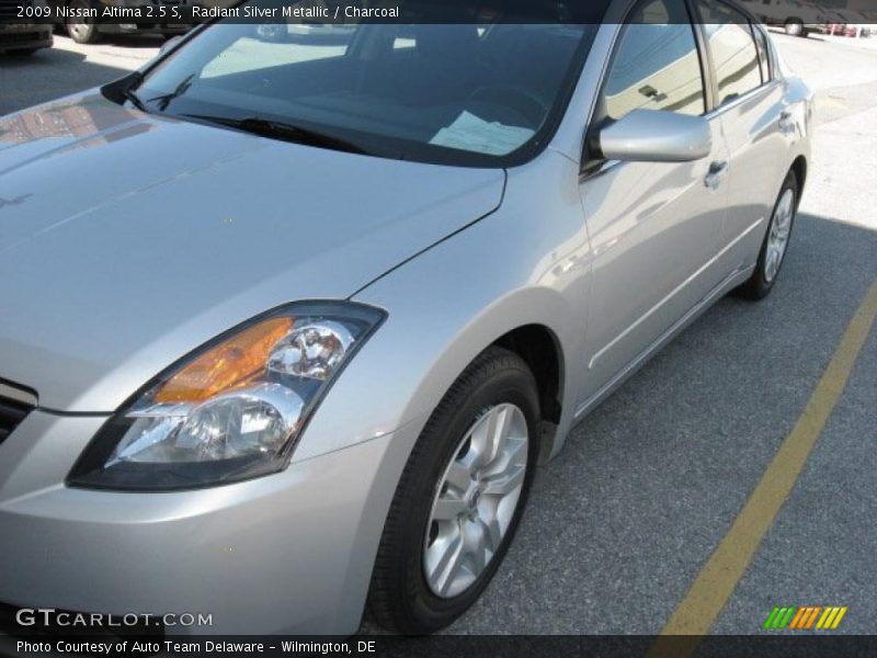 Radiant Silver Metallic / Charcoal 2009 Nissan Altima 2.5 S