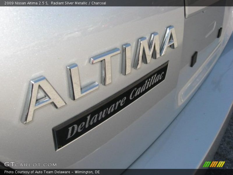 Radiant Silver Metallic / Charcoal 2009 Nissan Altima 2.5 S