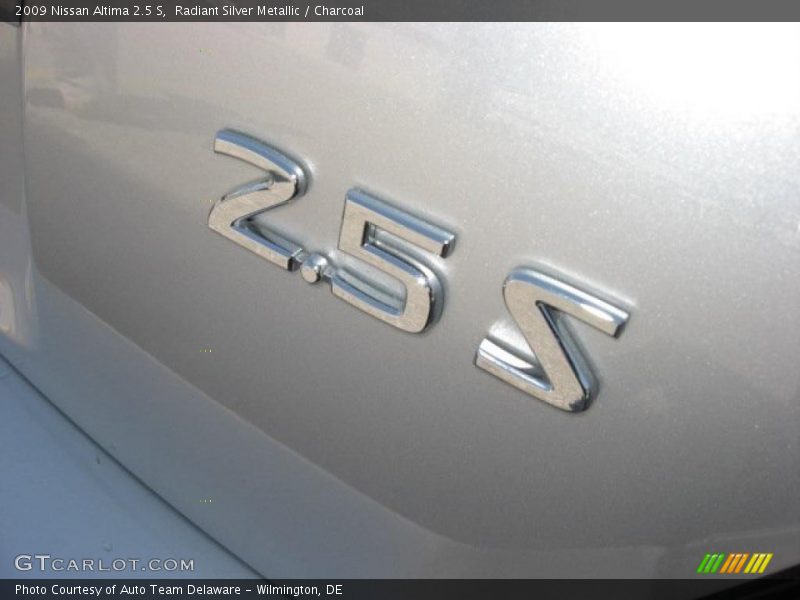Radiant Silver Metallic / Charcoal 2009 Nissan Altima 2.5 S