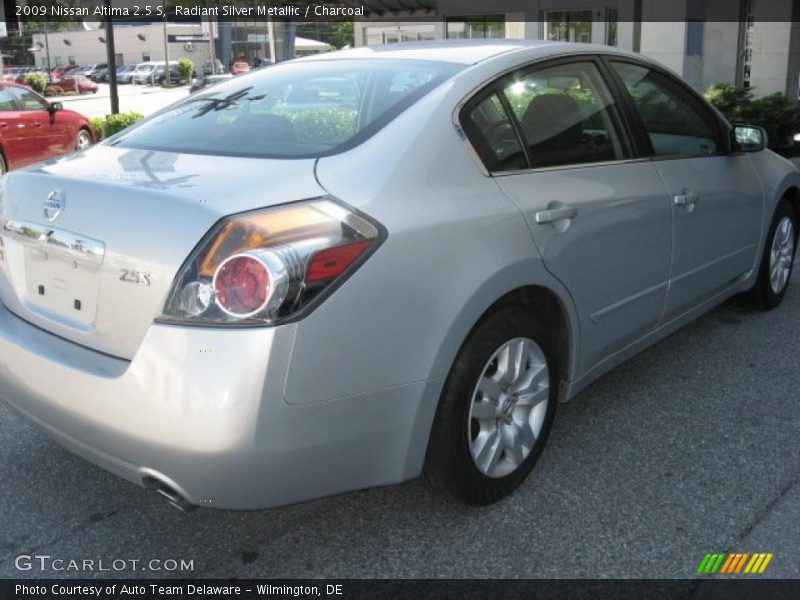 Radiant Silver Metallic / Charcoal 2009 Nissan Altima 2.5 S