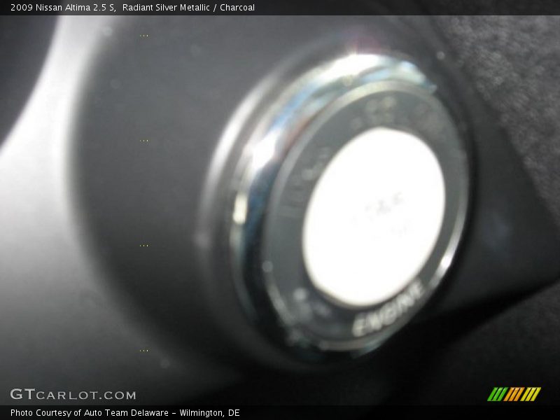 Radiant Silver Metallic / Charcoal 2009 Nissan Altima 2.5 S