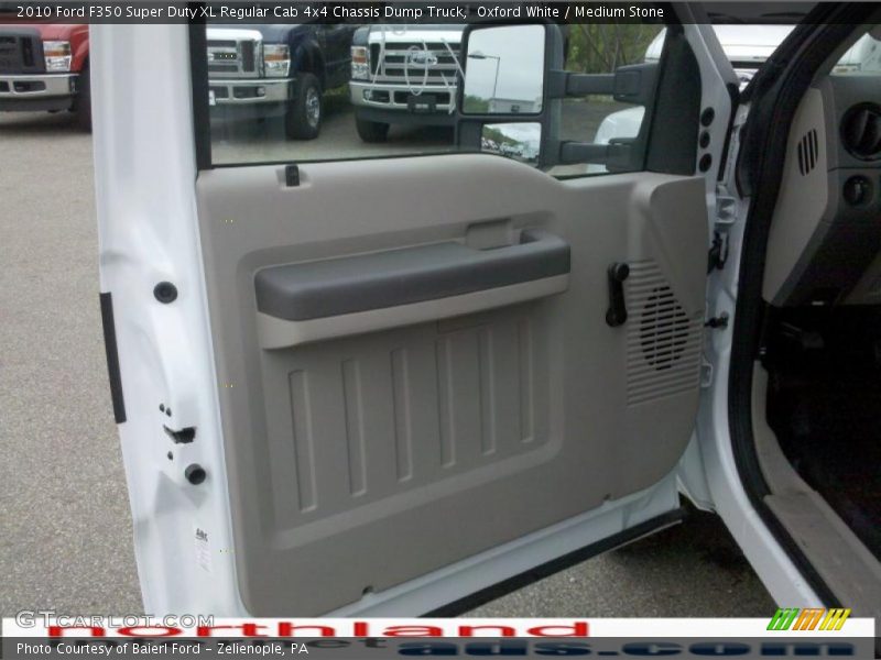 Oxford White / Medium Stone 2010 Ford F350 Super Duty XL Regular Cab 4x4 Chassis Dump Truck