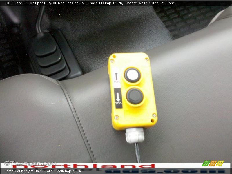 Oxford White / Medium Stone 2010 Ford F350 Super Duty XL Regular Cab 4x4 Chassis Dump Truck