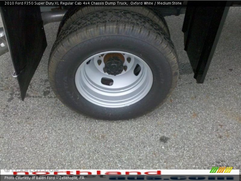 Oxford White / Medium Stone 2010 Ford F350 Super Duty XL Regular Cab 4x4 Chassis Dump Truck