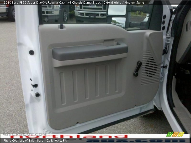 Oxford White / Medium Stone 2010 Ford F350 Super Duty XL Regular Cab 4x4 Chassis Dump Truck
