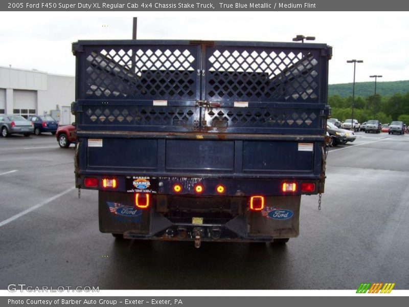 True Blue Metallic / Medium Flint 2005 Ford F450 Super Duty XL Regular Cab 4x4 Chassis Stake Truck