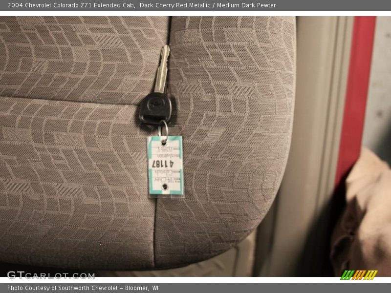 Dark Cherry Red Metallic / Medium Dark Pewter 2004 Chevrolet Colorado Z71 Extended Cab