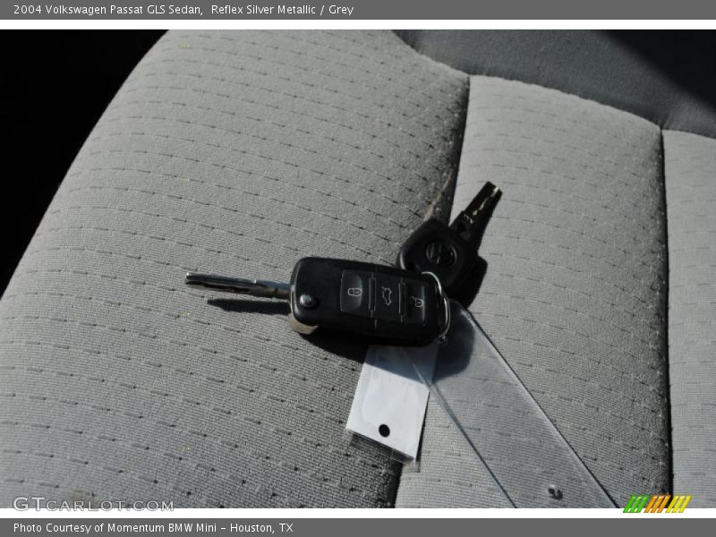 Reflex Silver Metallic / Grey 2004 Volkswagen Passat GLS Sedan
