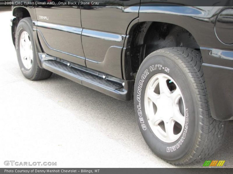 Onyx Black / Stone Gray 2004 GMC Yukon Denali AWD