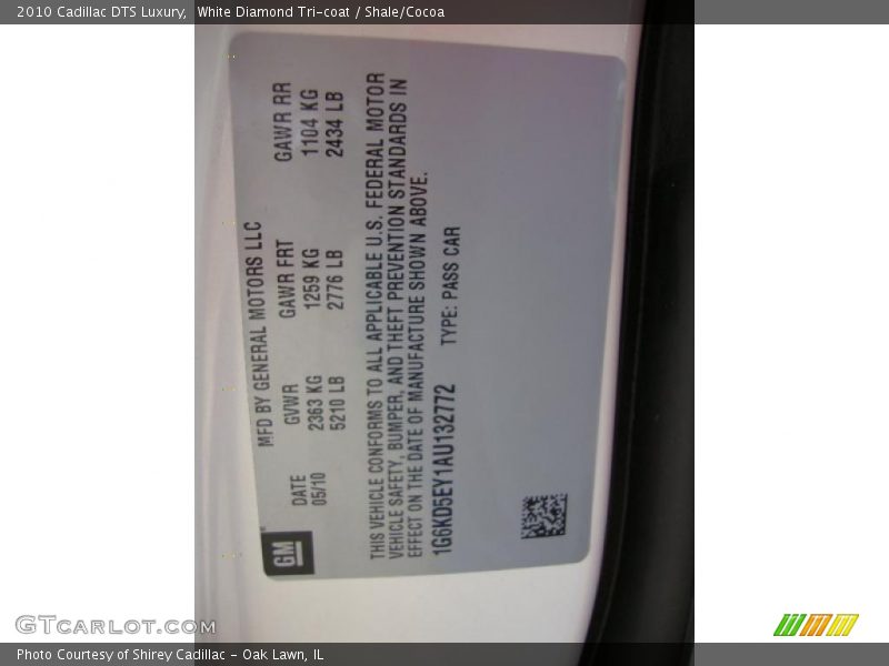 White Diamond Tri-coat / Shale/Cocoa 2010 Cadillac DTS Luxury