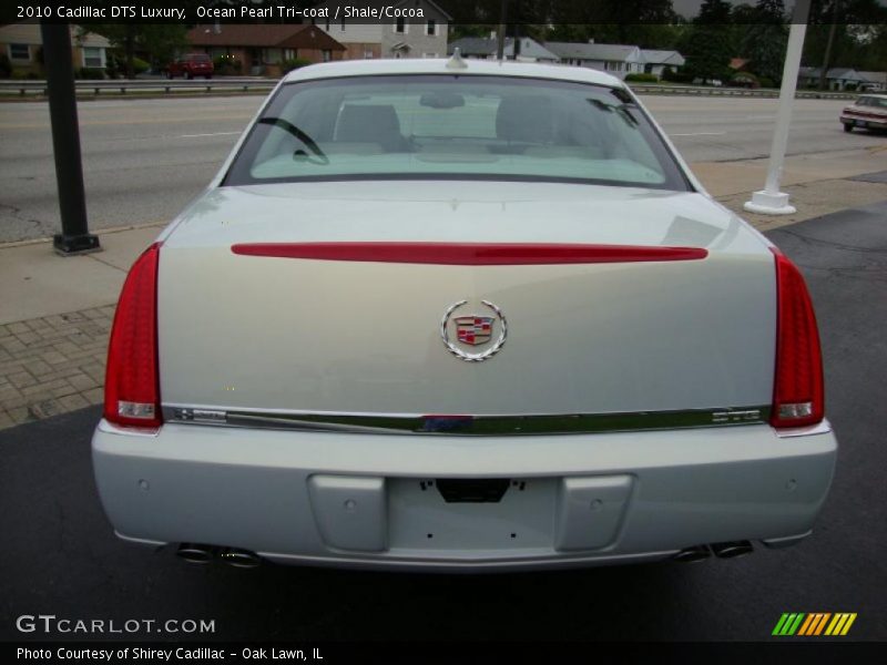 Ocean Pearl Tri-coat / Shale/Cocoa 2010 Cadillac DTS Luxury
