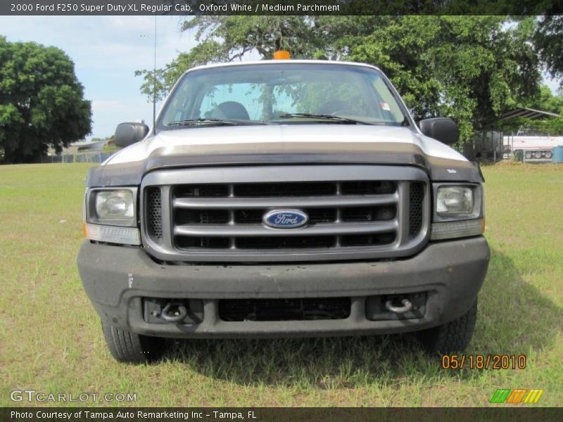Oxford White / Medium Parchment 2000 Ford F250 Super Duty XL Regular Cab